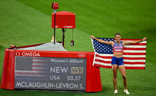 Sydney tops 400m in record fashion